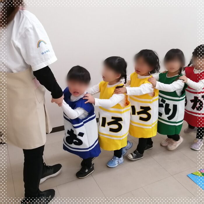 あっとほーむママ・にじのこ・卒園式・入場する園児