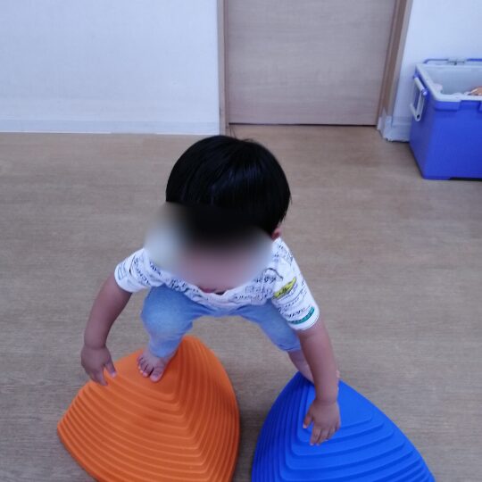 あっとほーむママ・にじのこの室内遊び