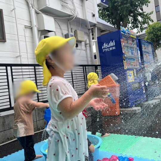 保育園の夏の遊び