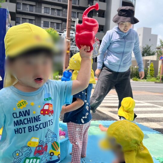 小規模保育園の水遊び