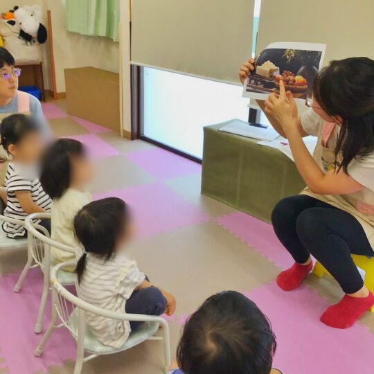 絵本の読み聞かせ