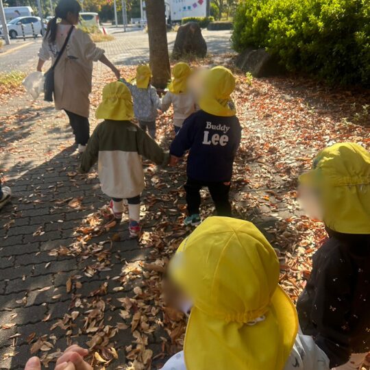 星のおうち幕張　秋の遠足　公園を散策
