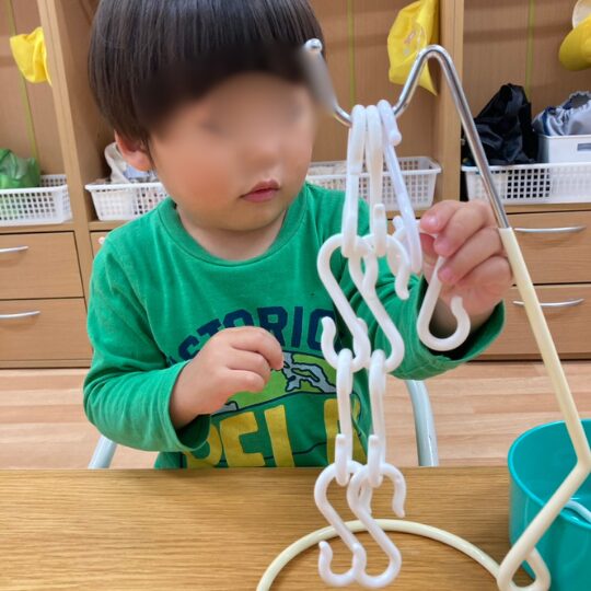星のおうち幕張 室内遊び フックを使って