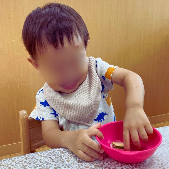 城南ルミナ保育園川崎で食育活動に参加する保育園児