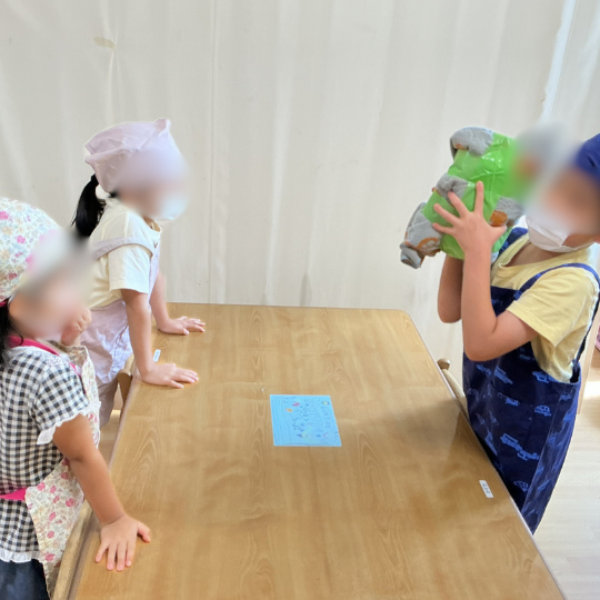 食育に参加する保育園児