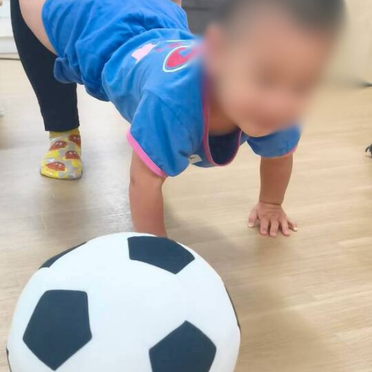 くぼた式育児法　ワニ歩き